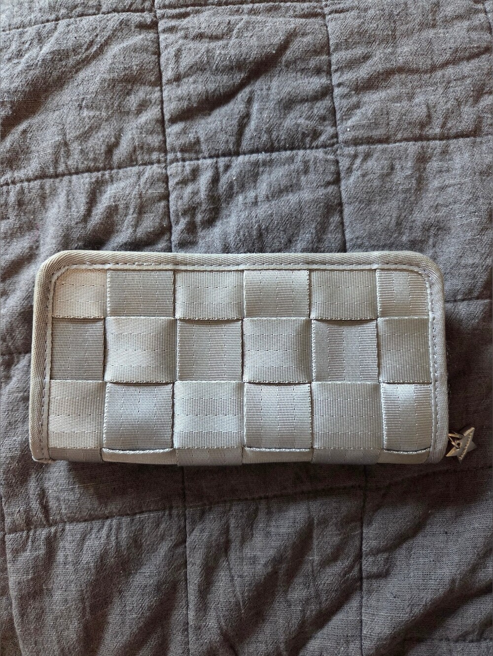 Harveys Classic Wallet With Star Zipper Pull Gray/silver